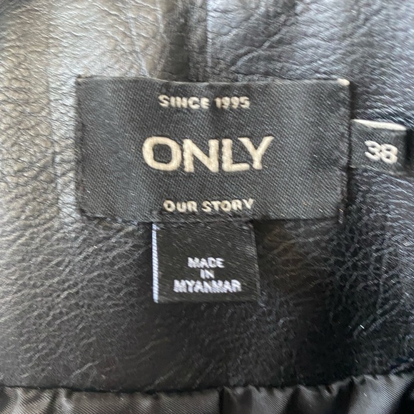 Brand new black leather jacket - Picture 3 of 3